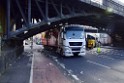 LKW blieb unter Bruecke haengen Koeln Deutz Opladenerstr Deutz Muelheimerstr P086